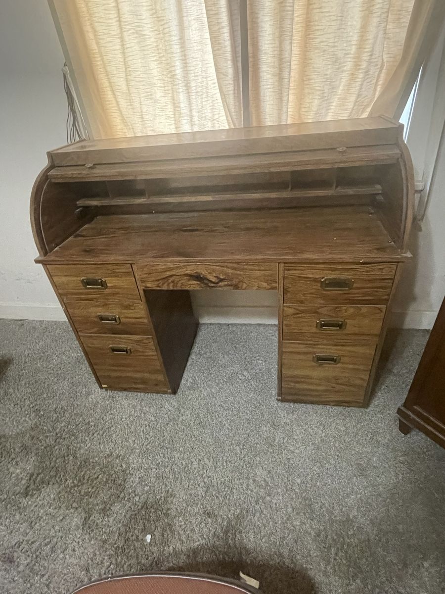 Roll top desk