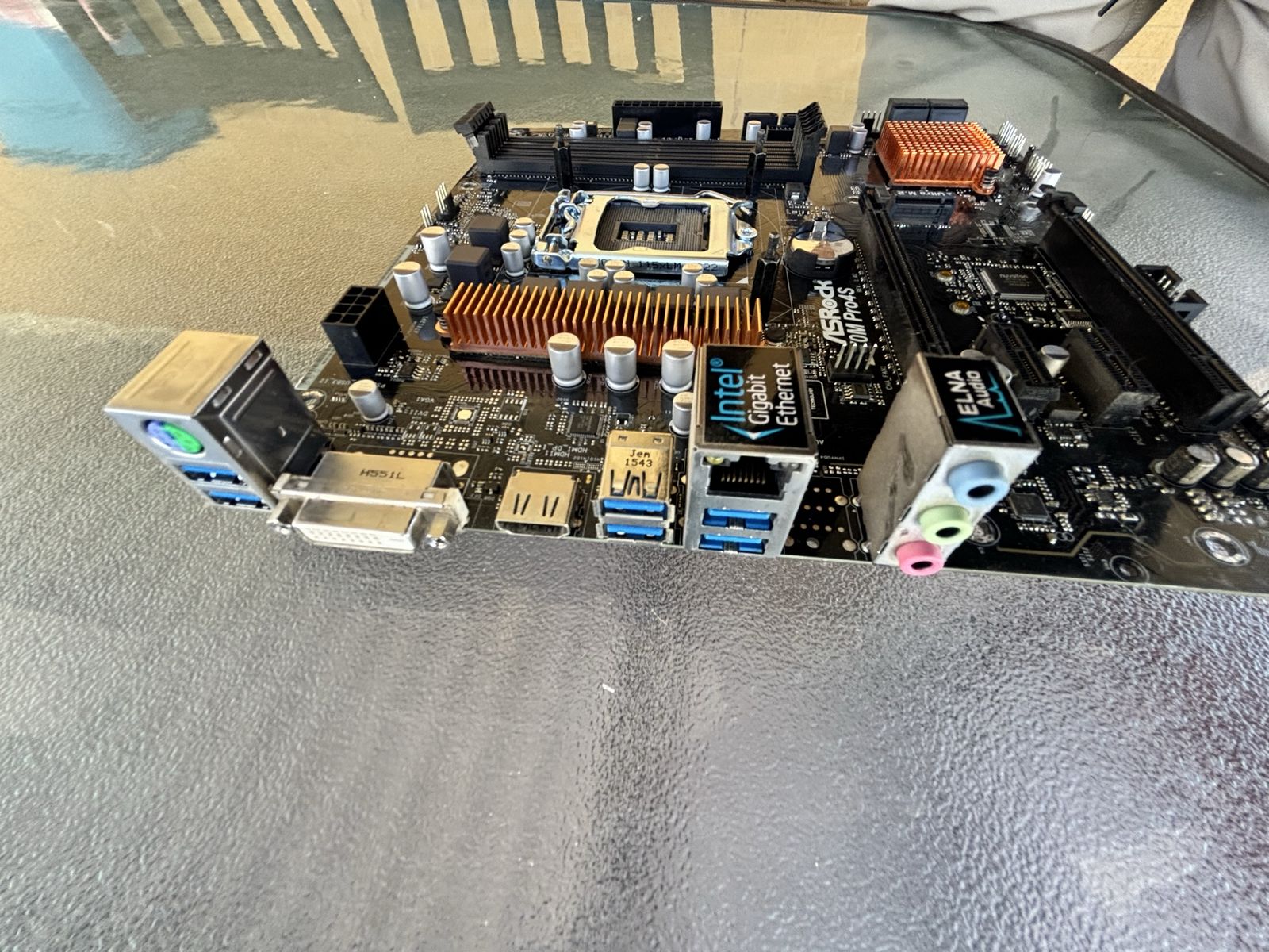 Main image 3