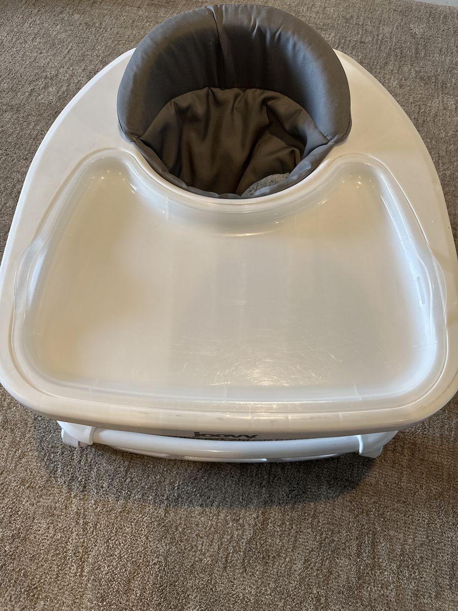 Joovy Spoon Walker in White and Gray with Large Tray and Padded Seat