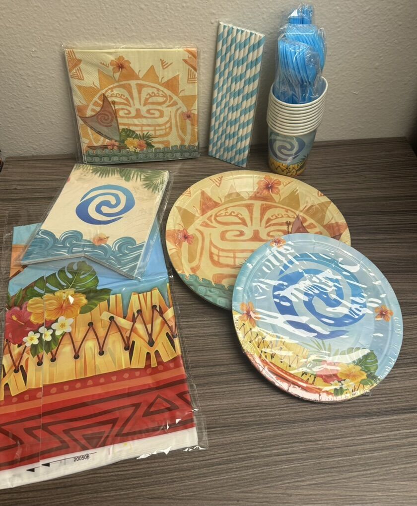 Moana Party Plates & Decorations