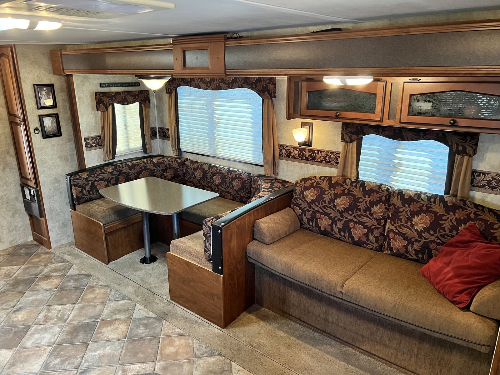 2012 Keystone Passport Ultra Lite, 10 person Travel Trailer RV