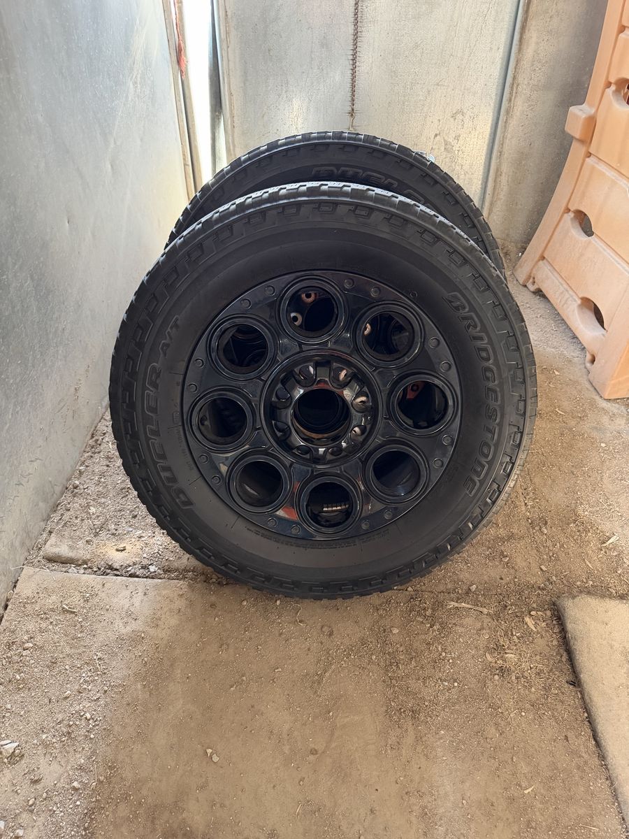 Ford SuperDuty Stock Wheels/ with hub caps and lugs