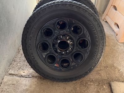 Ford SuperDuty Stock Wheels/ with hub caps and lugs