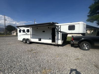 Trail Hand Gooseneck Horse Trailer with Living Quarters
