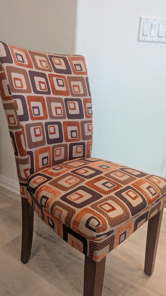 New Retro Look Kitchen Table Chairs - Excellent Condition
