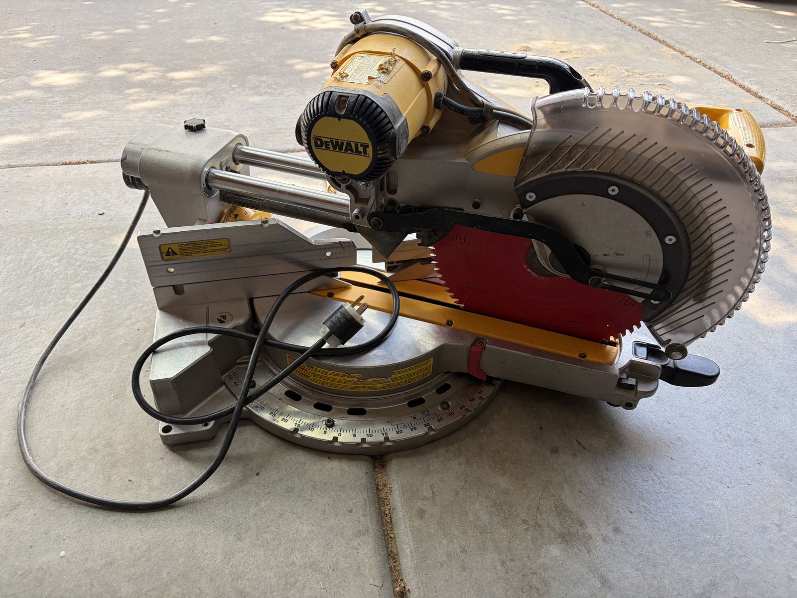 12” dewalt double bevel sliding miter saw