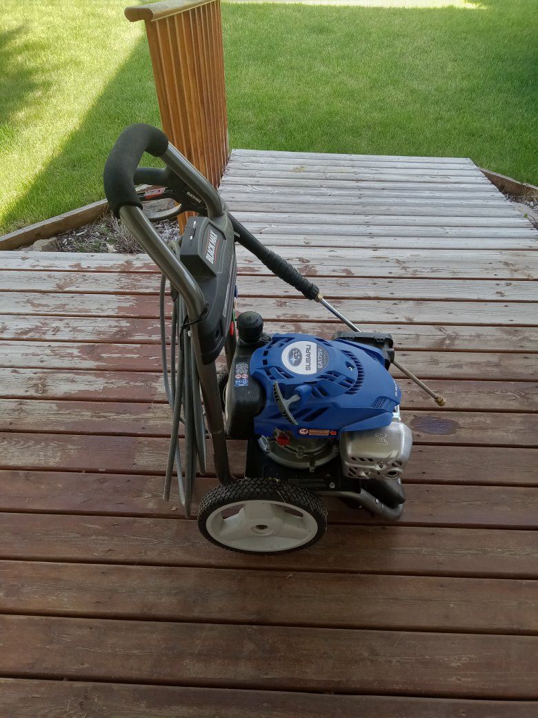 Black Max 2700 PSI Pressure Washer with Subaru EX17 Engine, 2.3 GPM - Gas Powered
