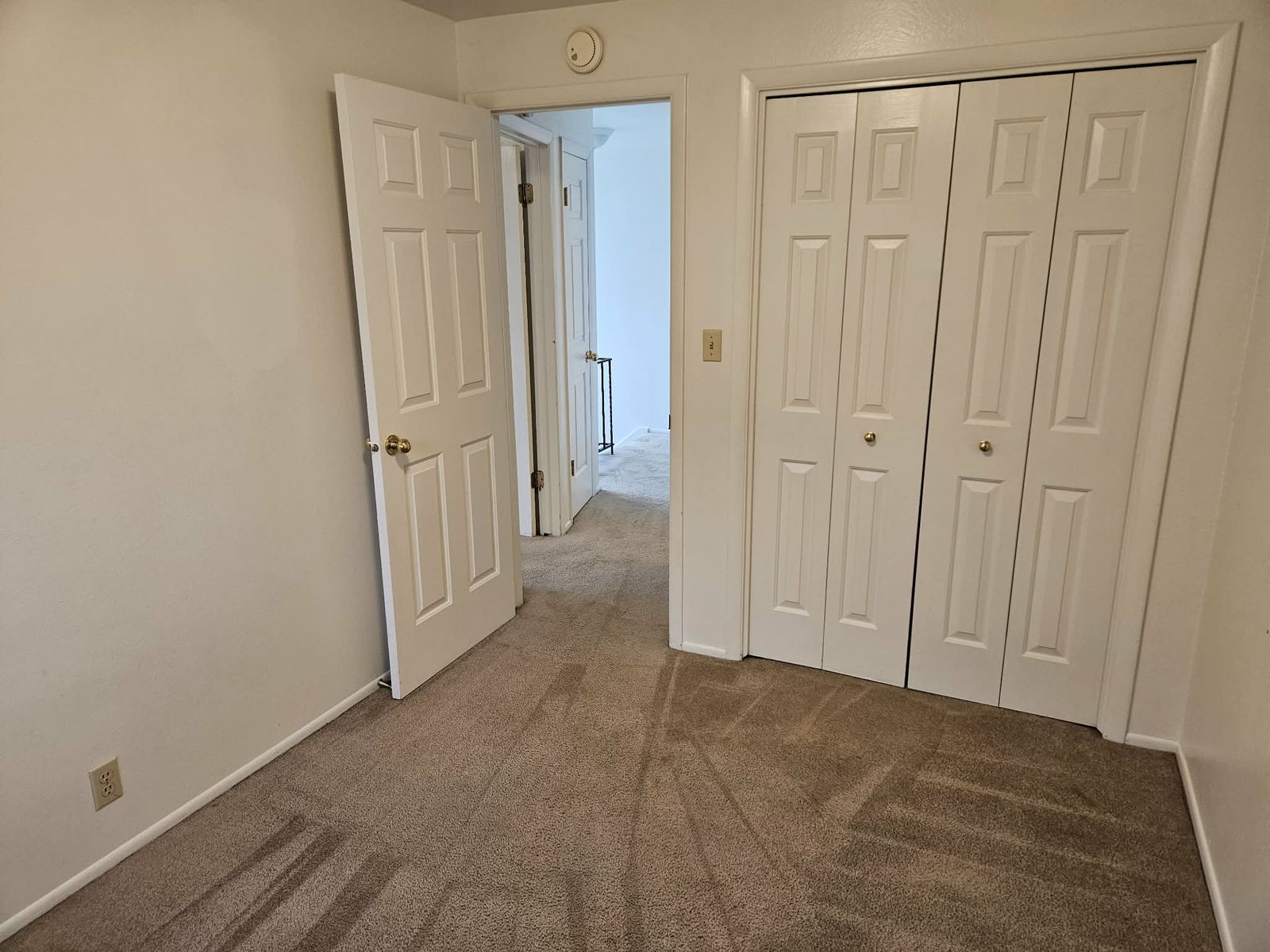 Main image 6