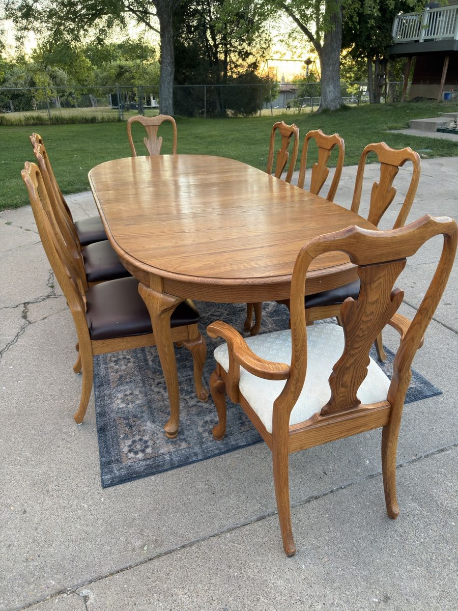 Solid Oak Dining Table Set – 8 Chairs – 3 leafs, 100” Long