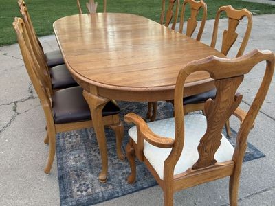 Solid Oak Dining Table Set – 8 Chairs – 3 leafs, 100” Long