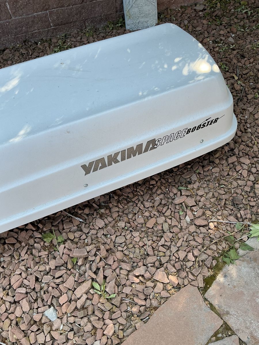 Yakima Space Booster Car Top Cargo Box - White, Used