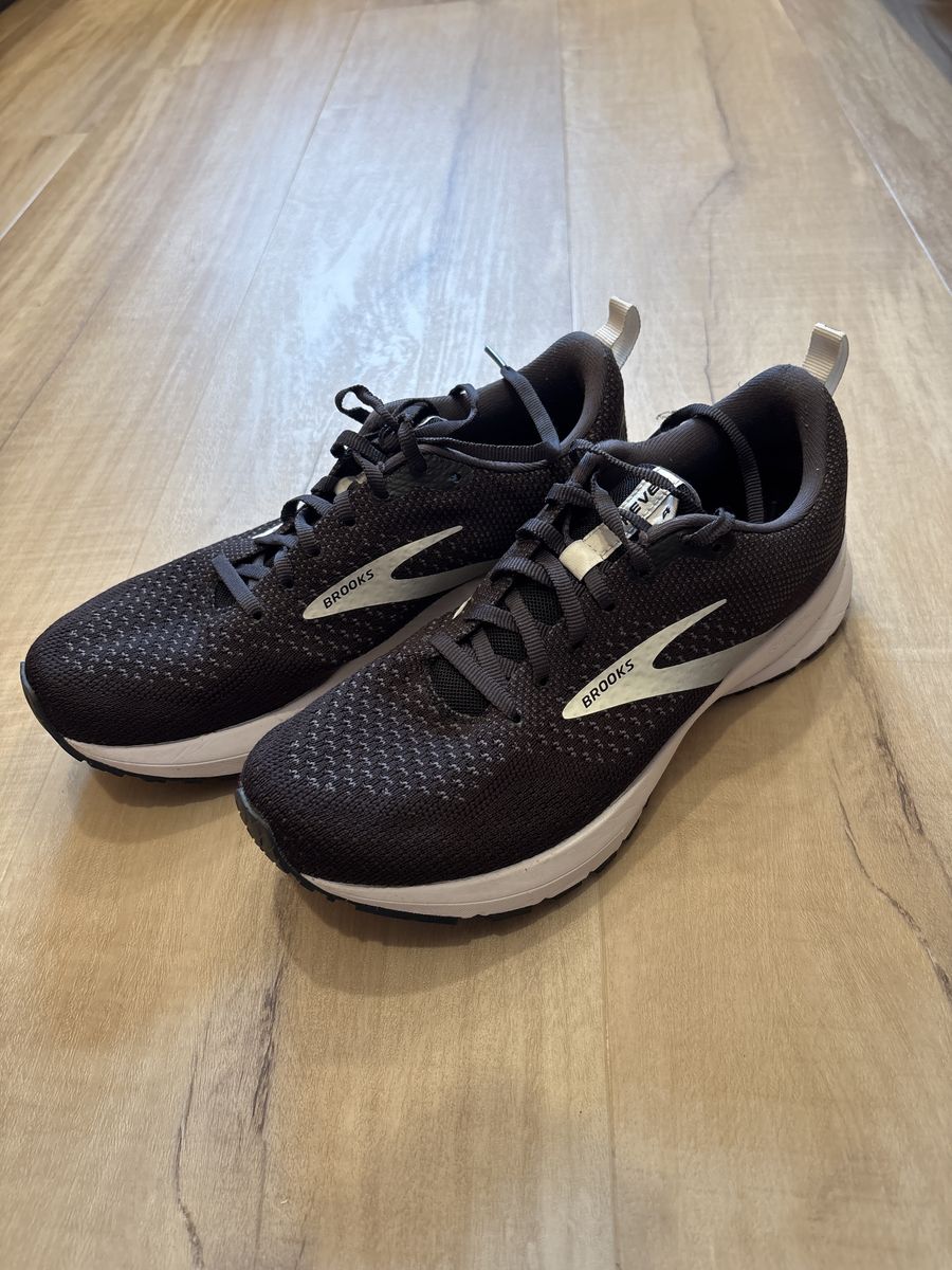 Brooks Revel 4 Womens Size 8.5