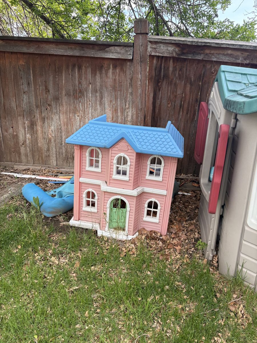 Little tikes dollhouse