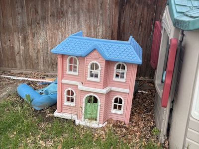 Little tikes dollhouse