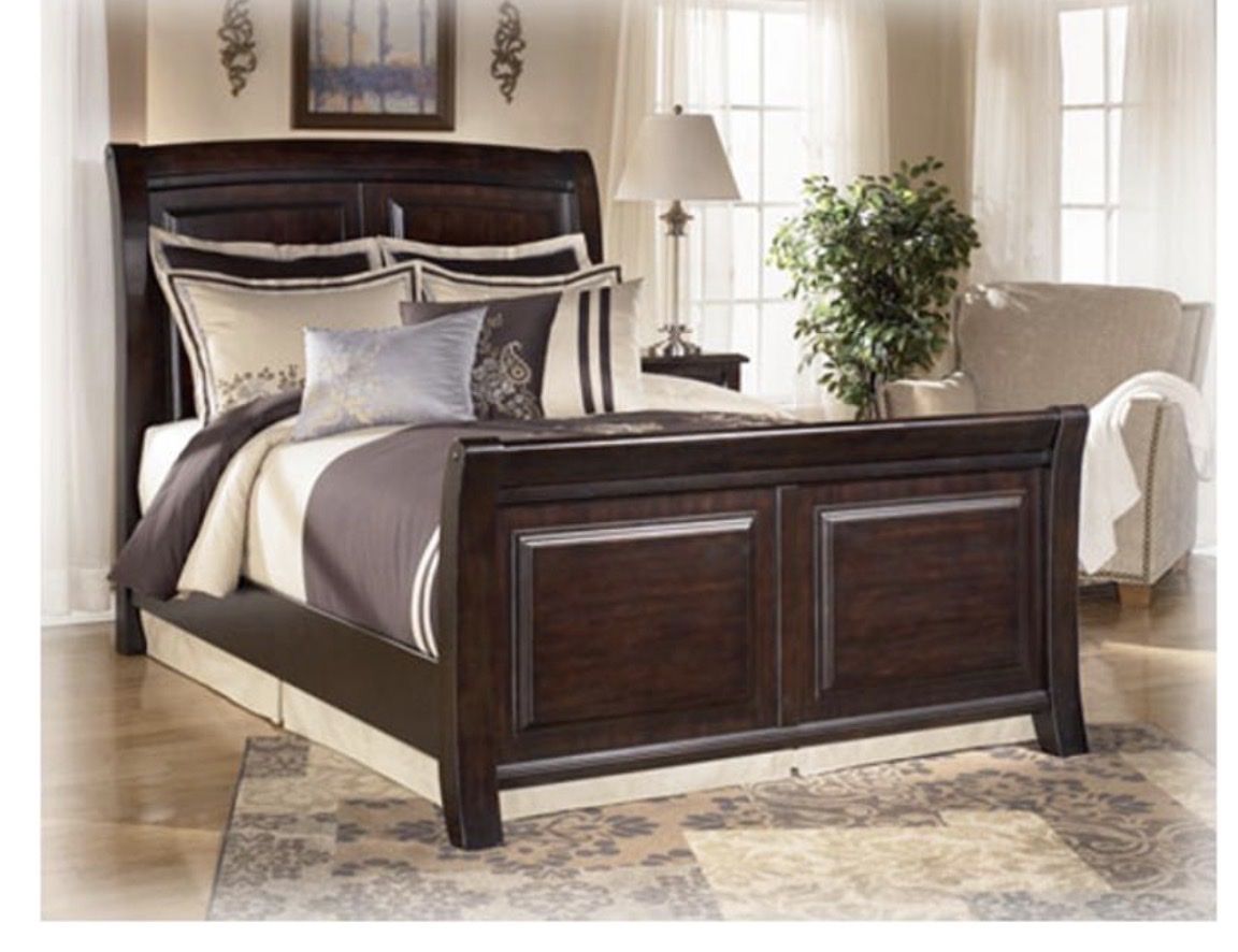 Queen sleigh Bed