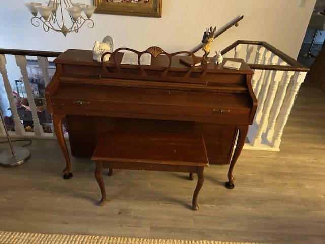 Baldwin Spinet smaller upright Piano