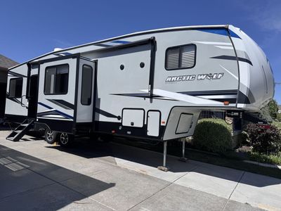 2020 Cherokee Arctic Wolf fifth wheel