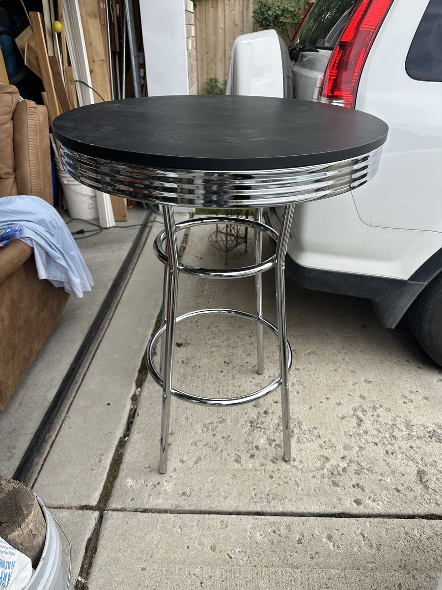 Round table, sturdy