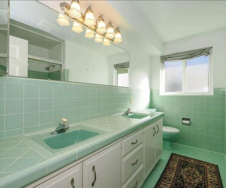 Vintage Mint Green Bathroom Set – Toilet + 2 Matching Sinks (American Standard)