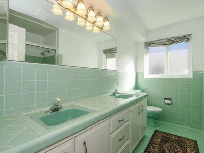 Vintage Mint Green Bathroom Set – Toilet + 2 Matching Sinks (American Standard)