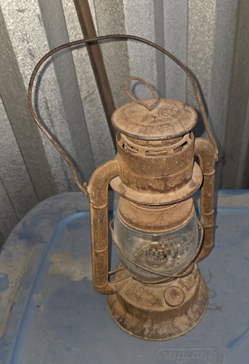 Vintage Dietz "Little Wizard" Cold Blast Kerosene Lantern