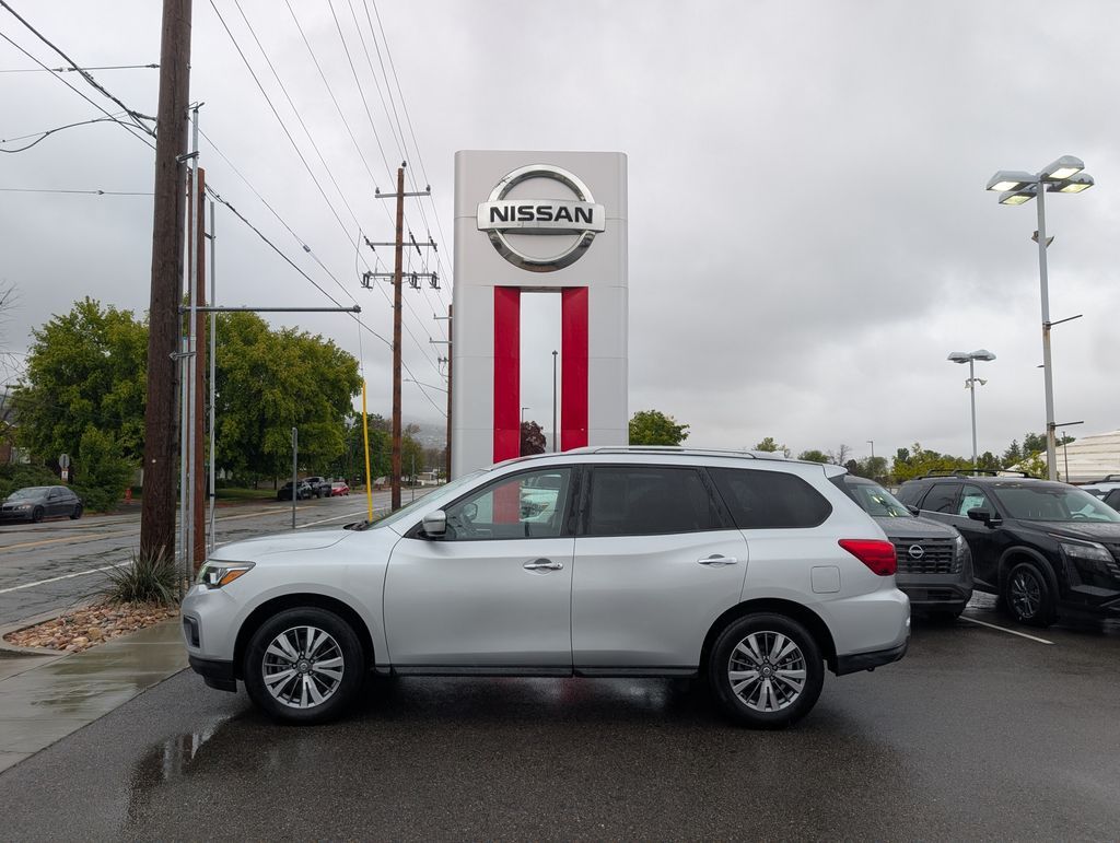 2019 Nissan Pathfinder SV