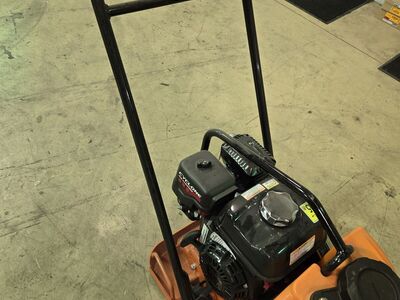 Multiquip 17" plate compactor