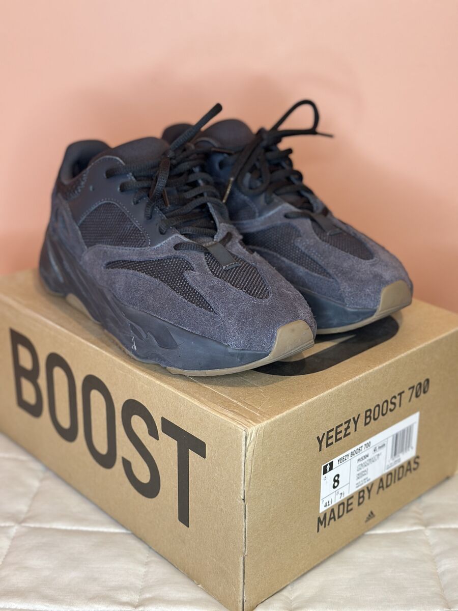 Yeezy 700 Utility Black FV5304 – DS – Size 8 – Clean