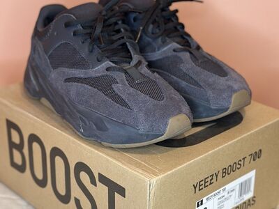 Yeezy 700 Utility Black FV5304 – DS – Size 8 – Clean