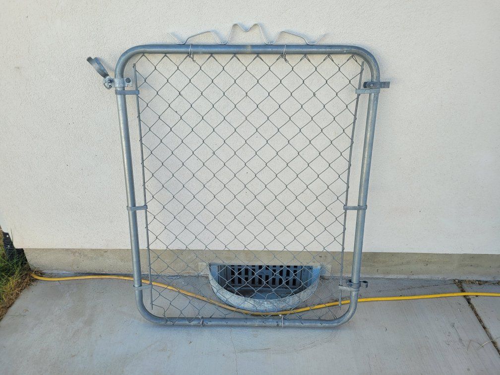 Heavy-Duty Galvanized Chain Link Fence Panel/Gate - Versatile Outdoor Enclosure