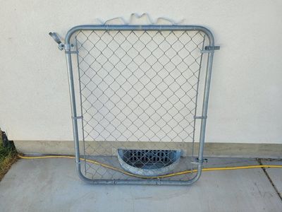 Heavy-Duty Galvanized Chain Link Fence Panel/Gate - Versatile Outdoor Enclosure