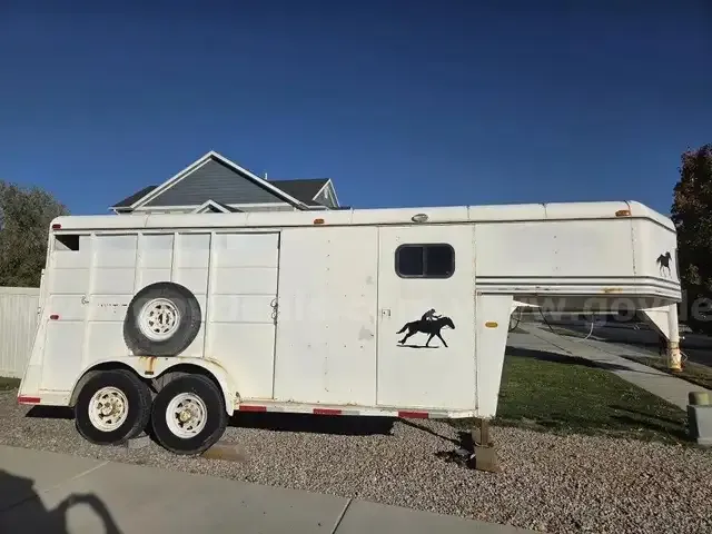 1995 Logan 4 Horse trailer