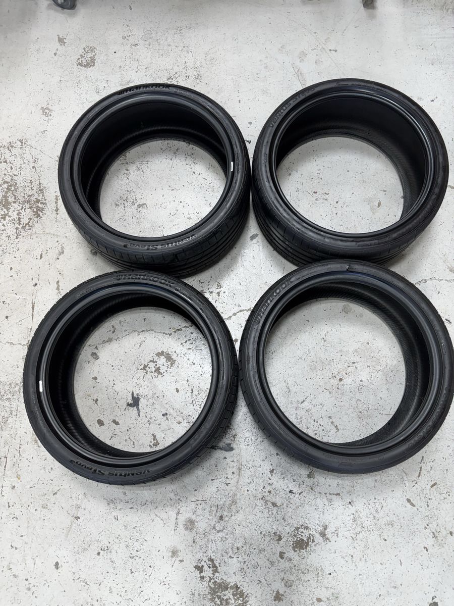 Hankook Ventus 235 35 19 tires set.