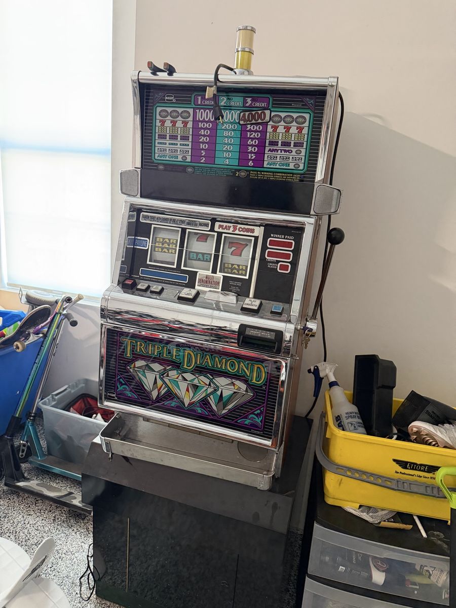 IGT Triple Diamond Slot Machine - Play 3 Coins - Works Great, Fun for Home!