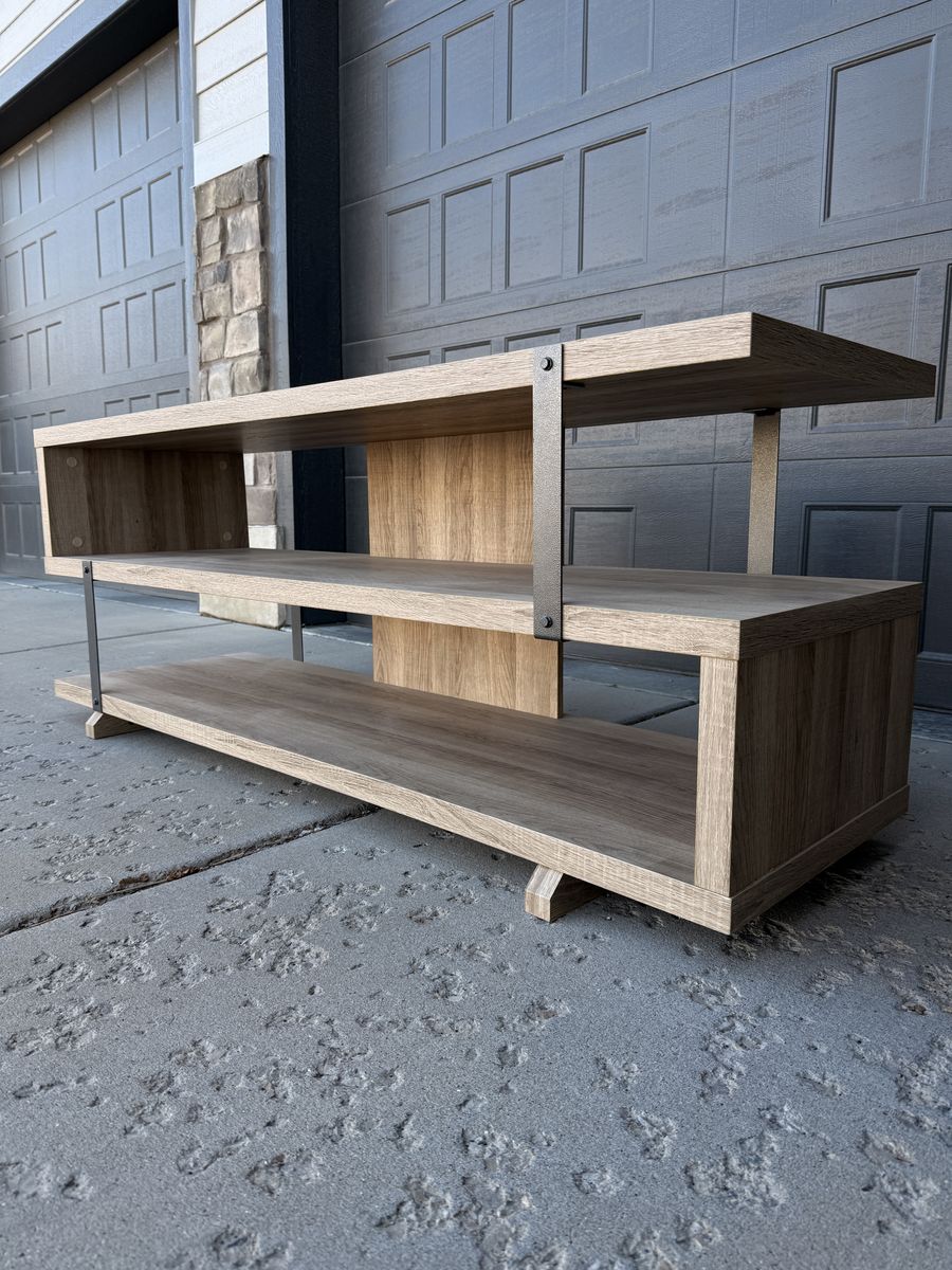 Quincy Tv Stand 70" Wide - Brown Oak