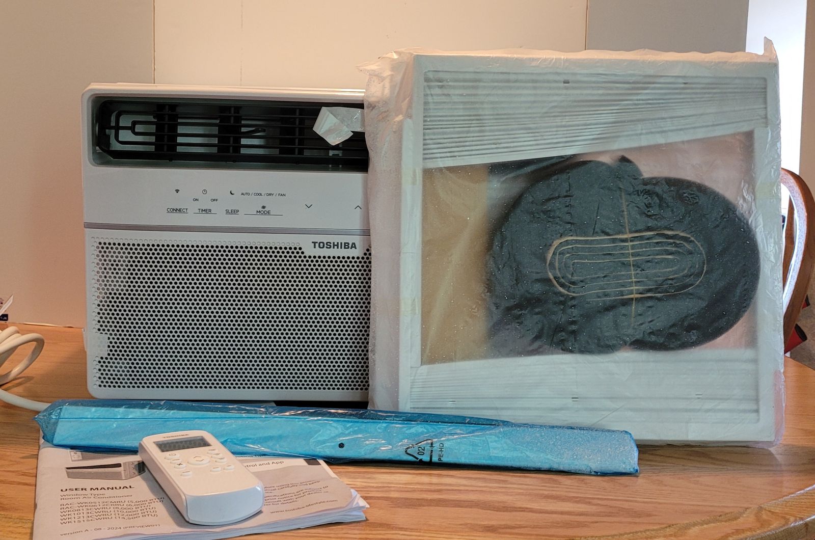 Toshiba 8,000 BTU Window Air Conditioner w/ Remote & Installation Kit - Excellent Condition
