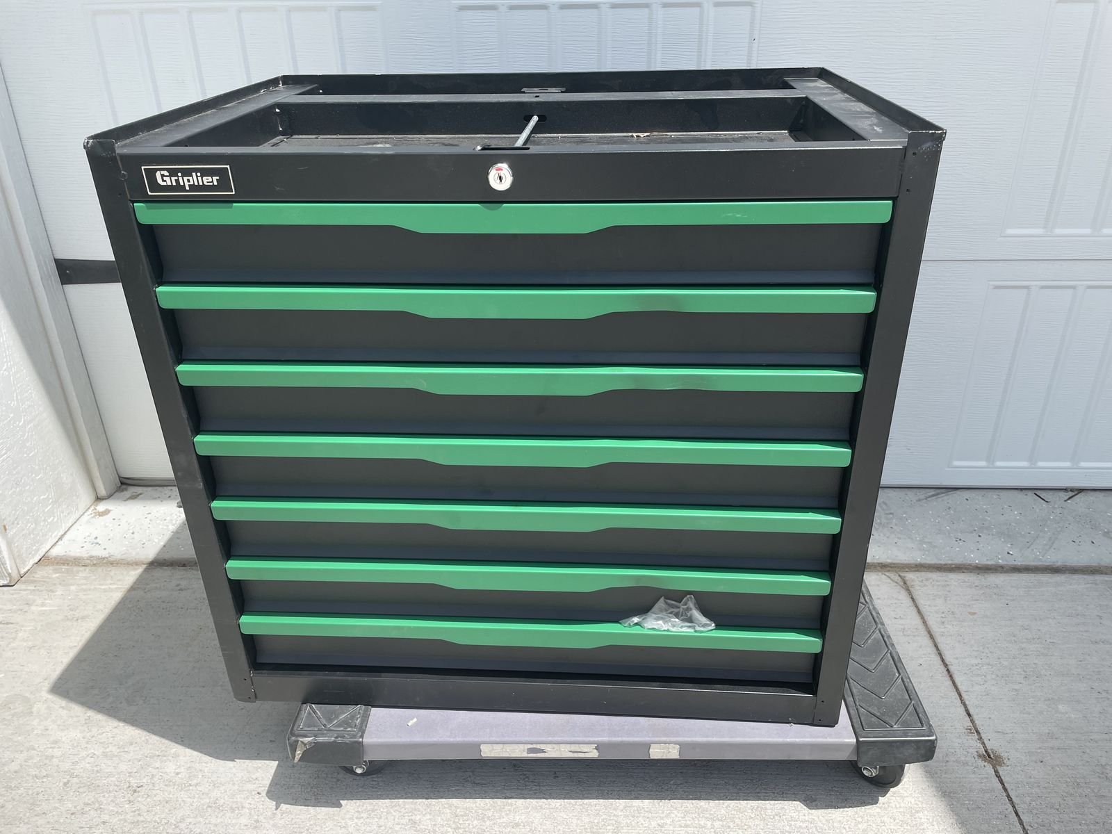 New Griplier 7-Drawer Tool Chest with Wood Top, 31.3W x 18.9D x 32.3H inches, Black and Green，