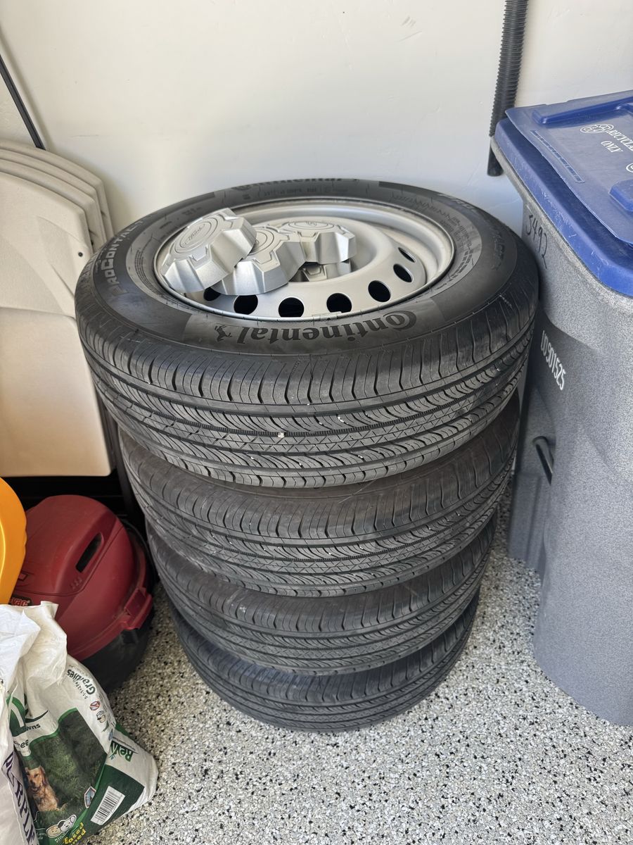 225/65r17 tires off Ford Maverick