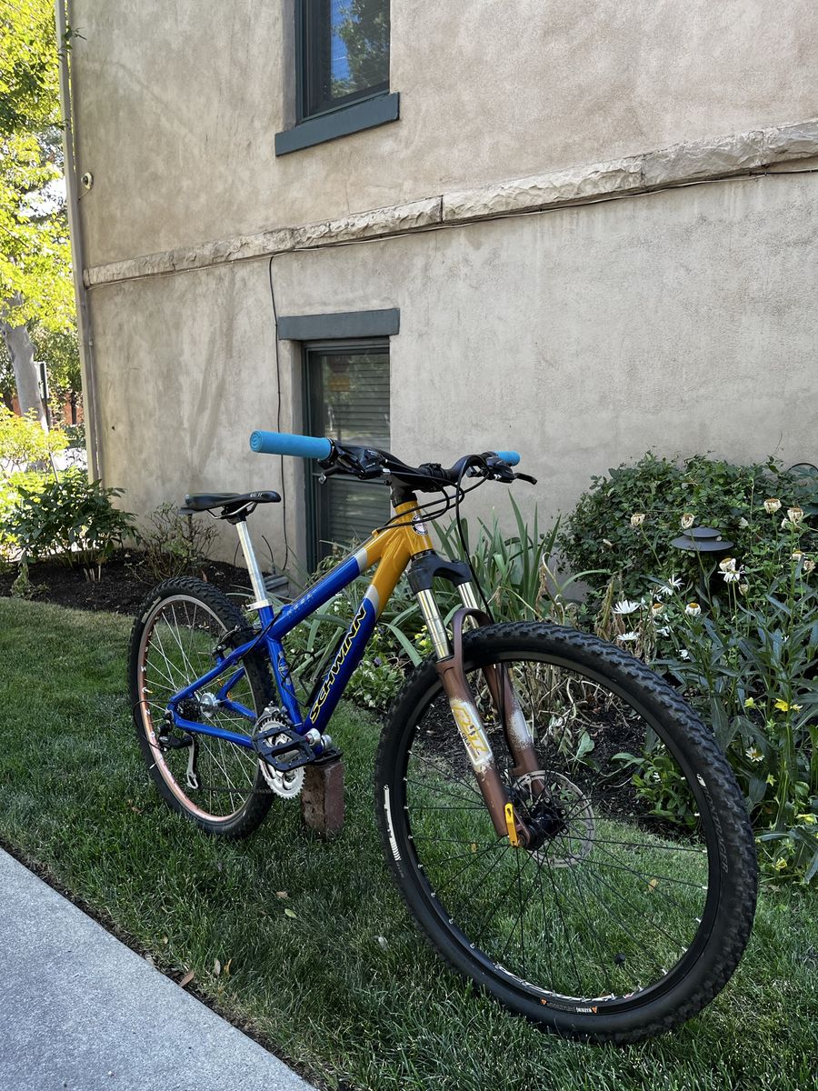 1999 Mountain Bike - Size S