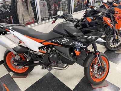 2024 KTM 890 SMT