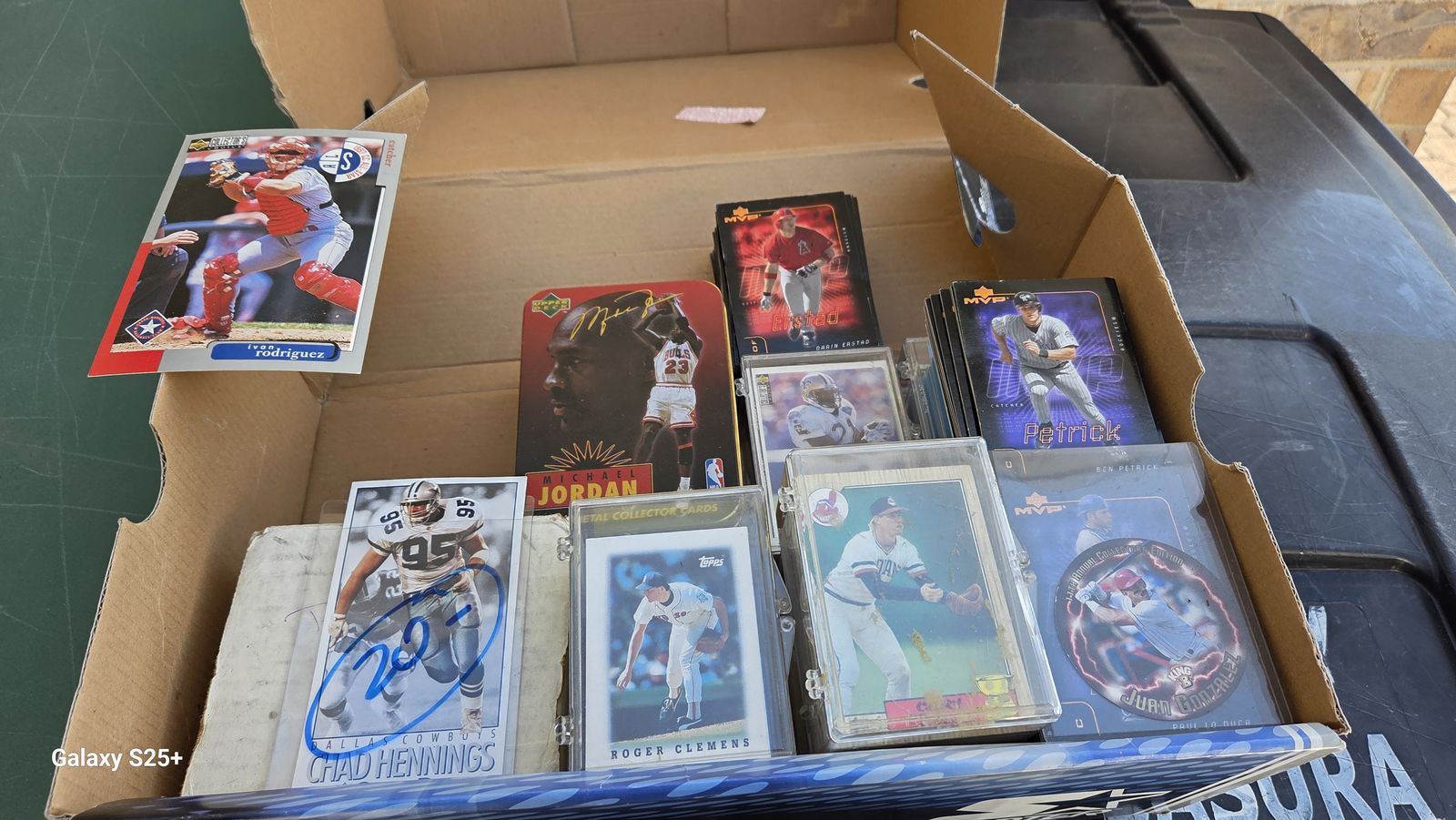 NBA, NFL and MLB Collectors cards