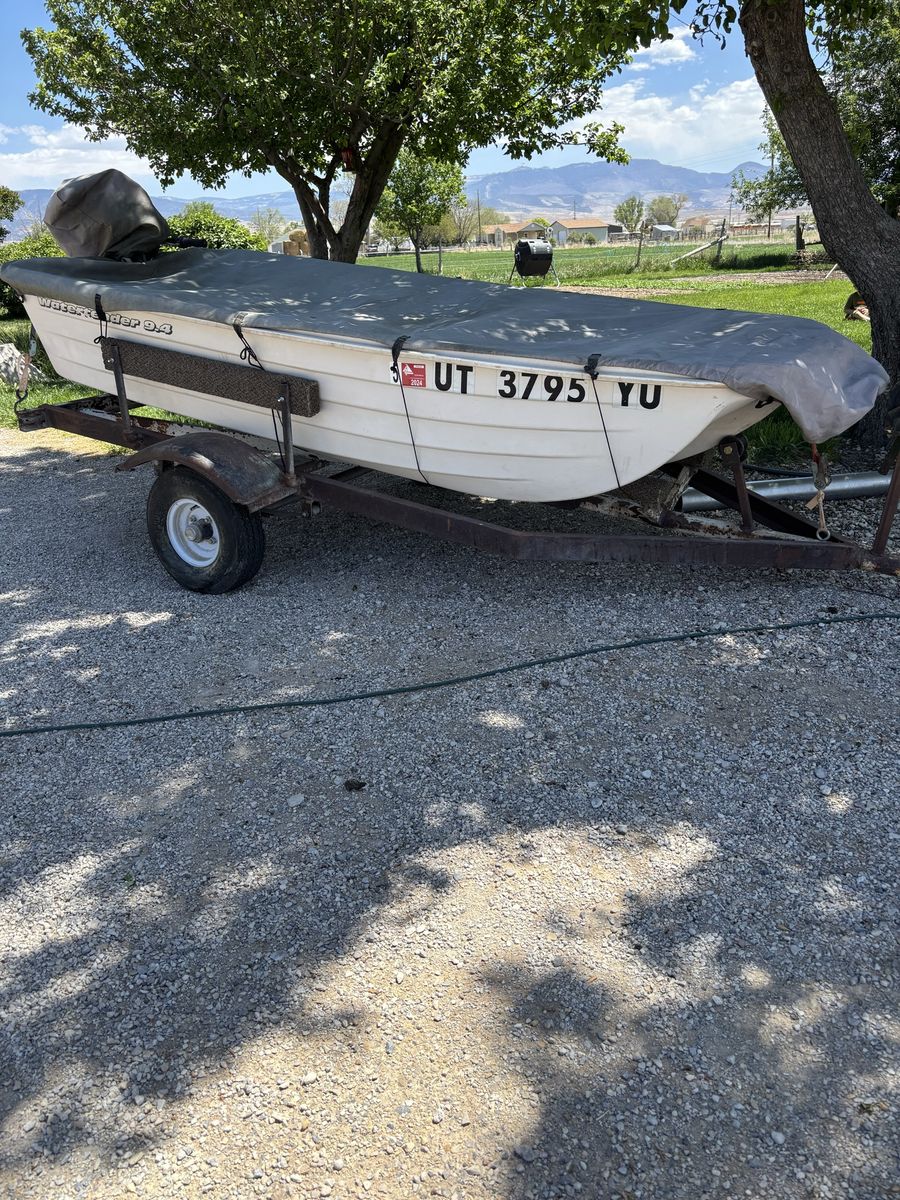 Tri-hull unsinkable water tender boat