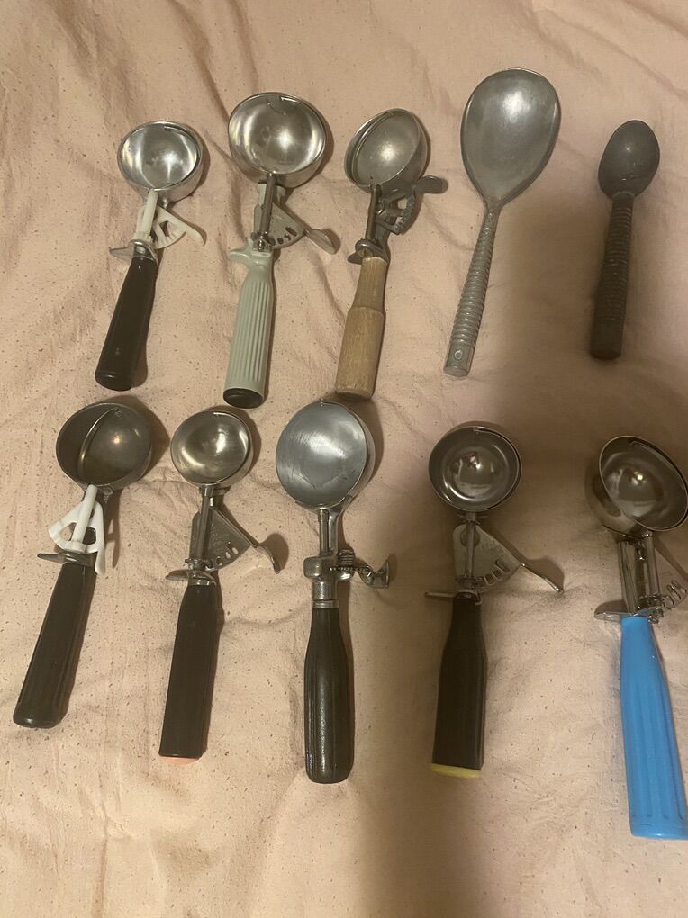 Many vintage ice cream scoop scoopers