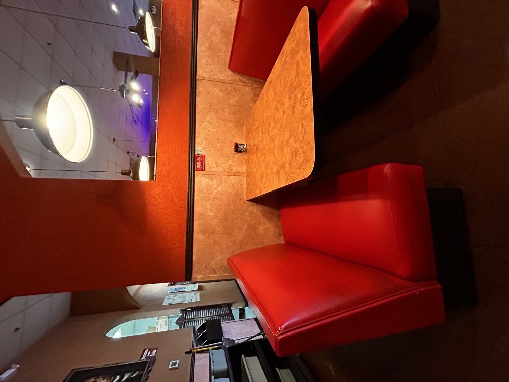 Booths and tables 27 sets red.