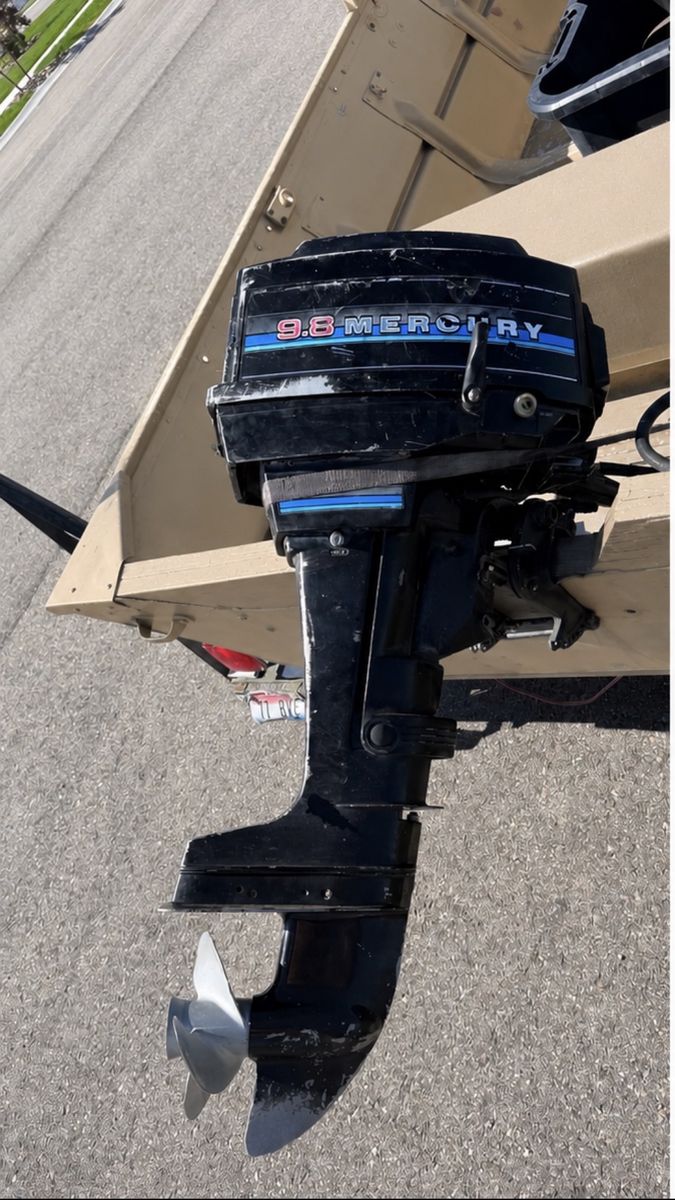 9.8HP Mercury outboard motor