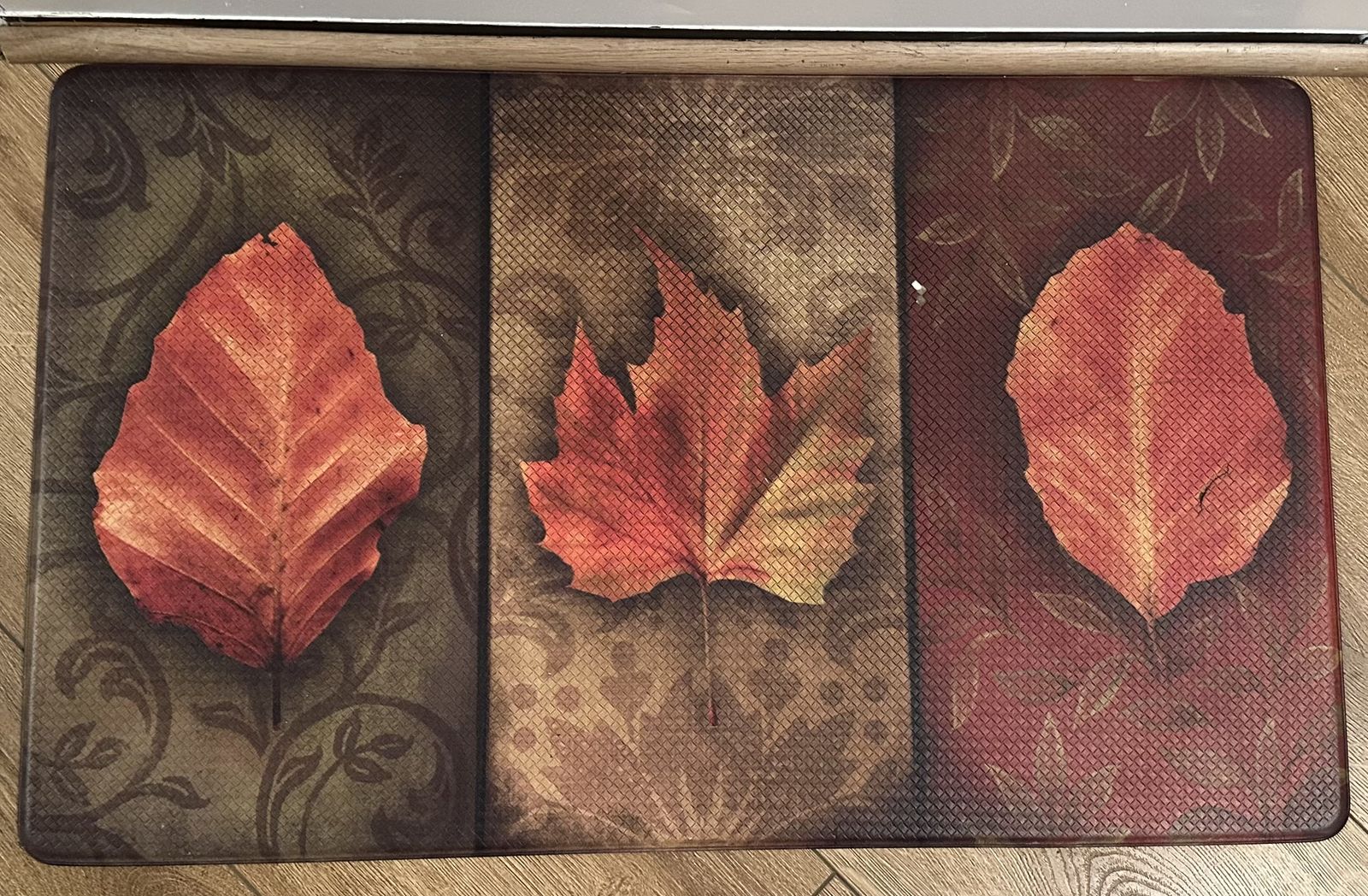 Medium Size Cushioned Leaf Mat