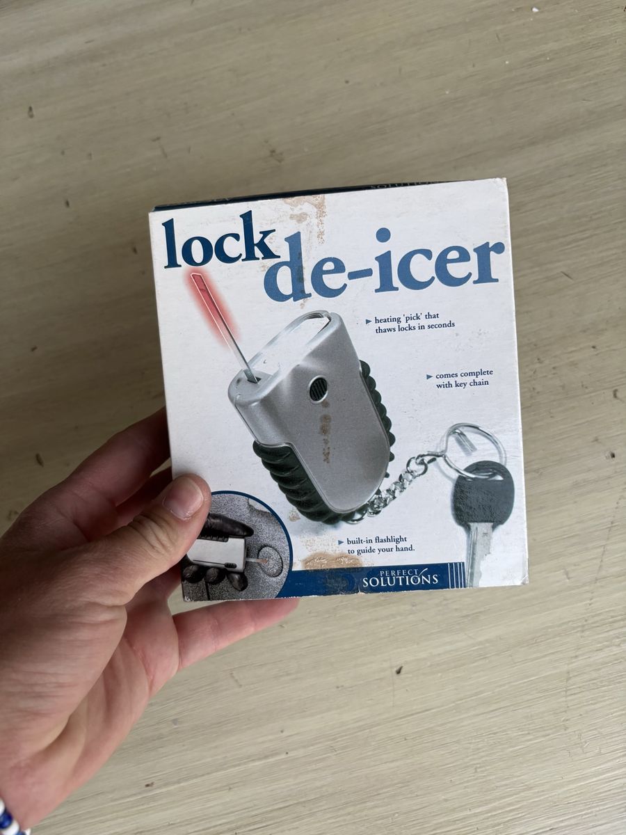 Lock De-Icer with Heating Pick, Flashlight & Keychain -