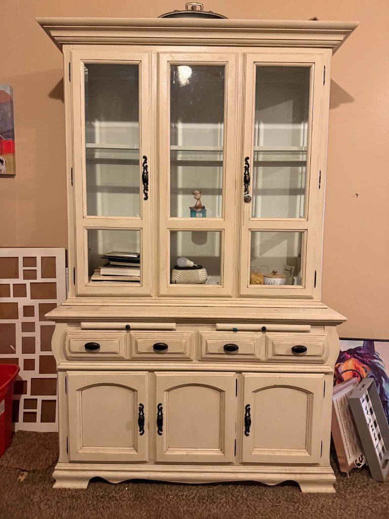 Big Creme Armoire