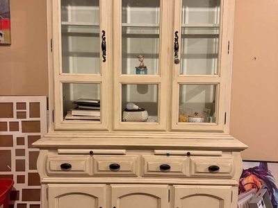 Big Creme Armoire