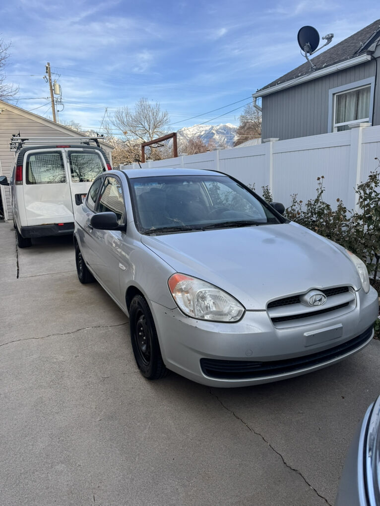 2011 Hyundai Accent LE